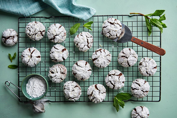 Chocolate Mint Crinkle Cookies