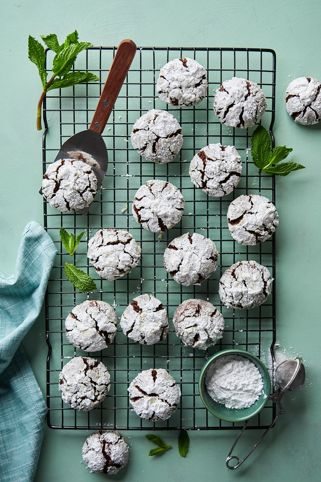 Chocolate Mint Crinkle Cookies