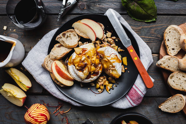 Baked Brie With Caramelized Apples