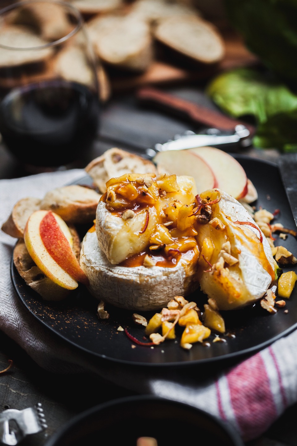 Baked Brie With Caramelized Apples
