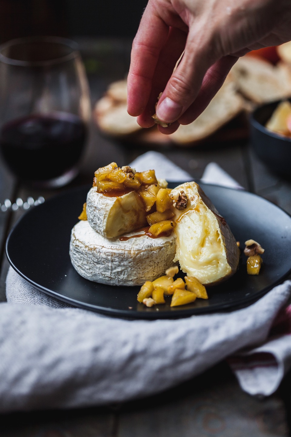 Baked Brie With Caramelized Apples