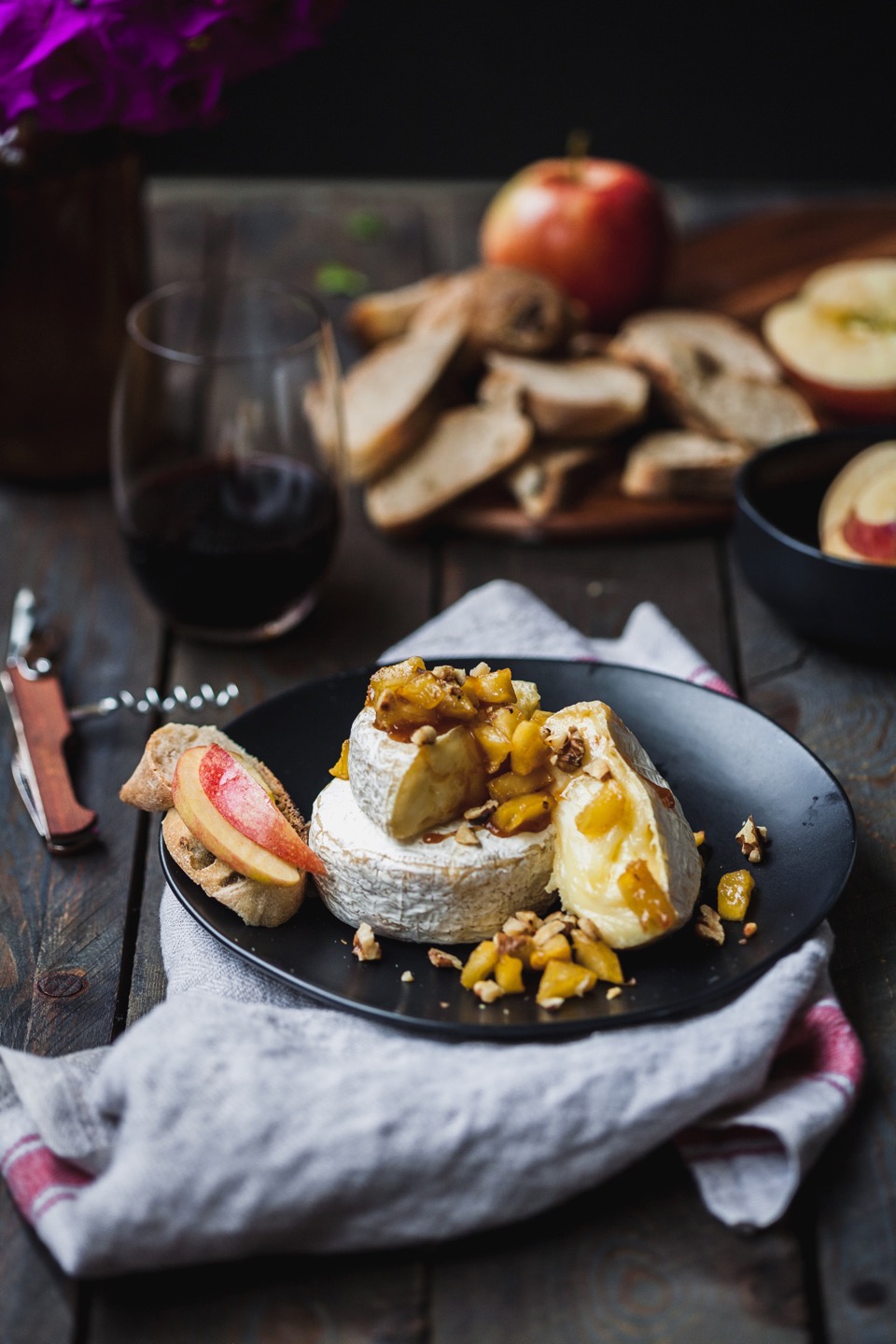 Baked Brie With Caramelized Apples