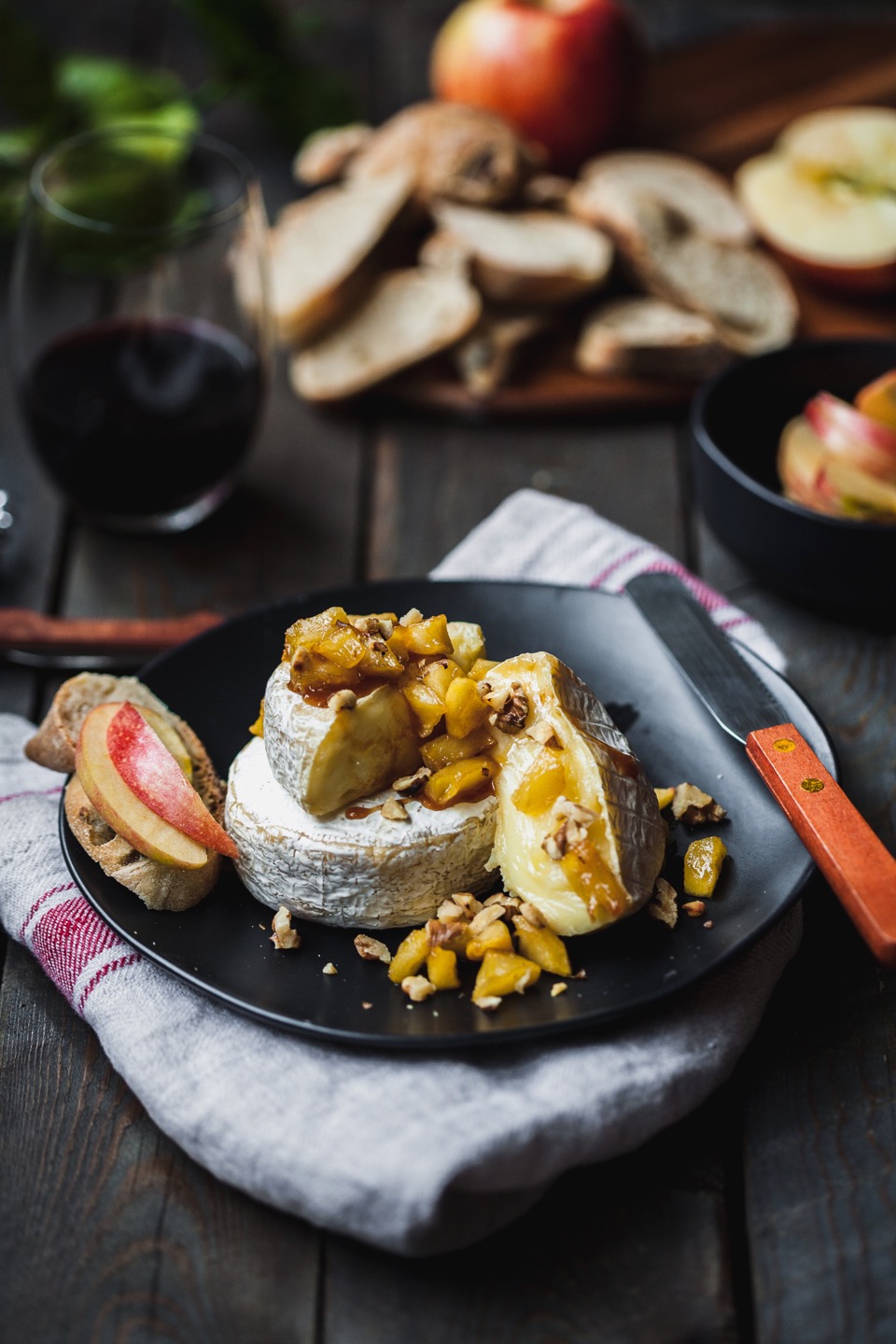Baked Brie With Caramelized Apples