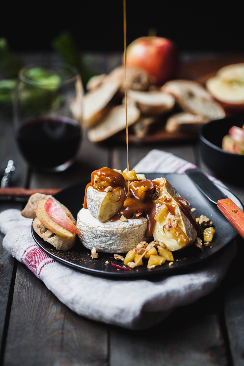 Baked Brie With Caramelized Apples