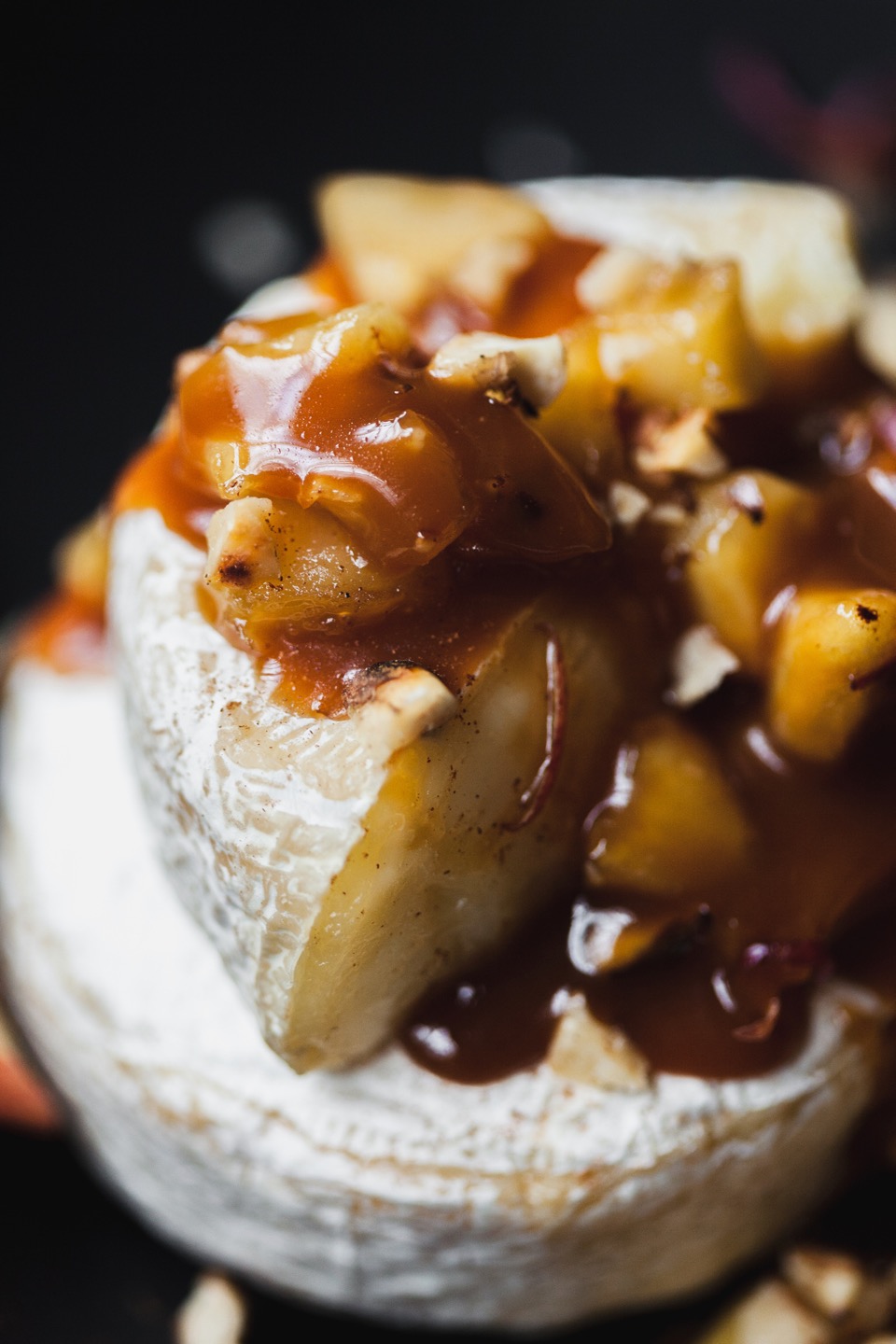 Baked Brie With Caramelized Apples