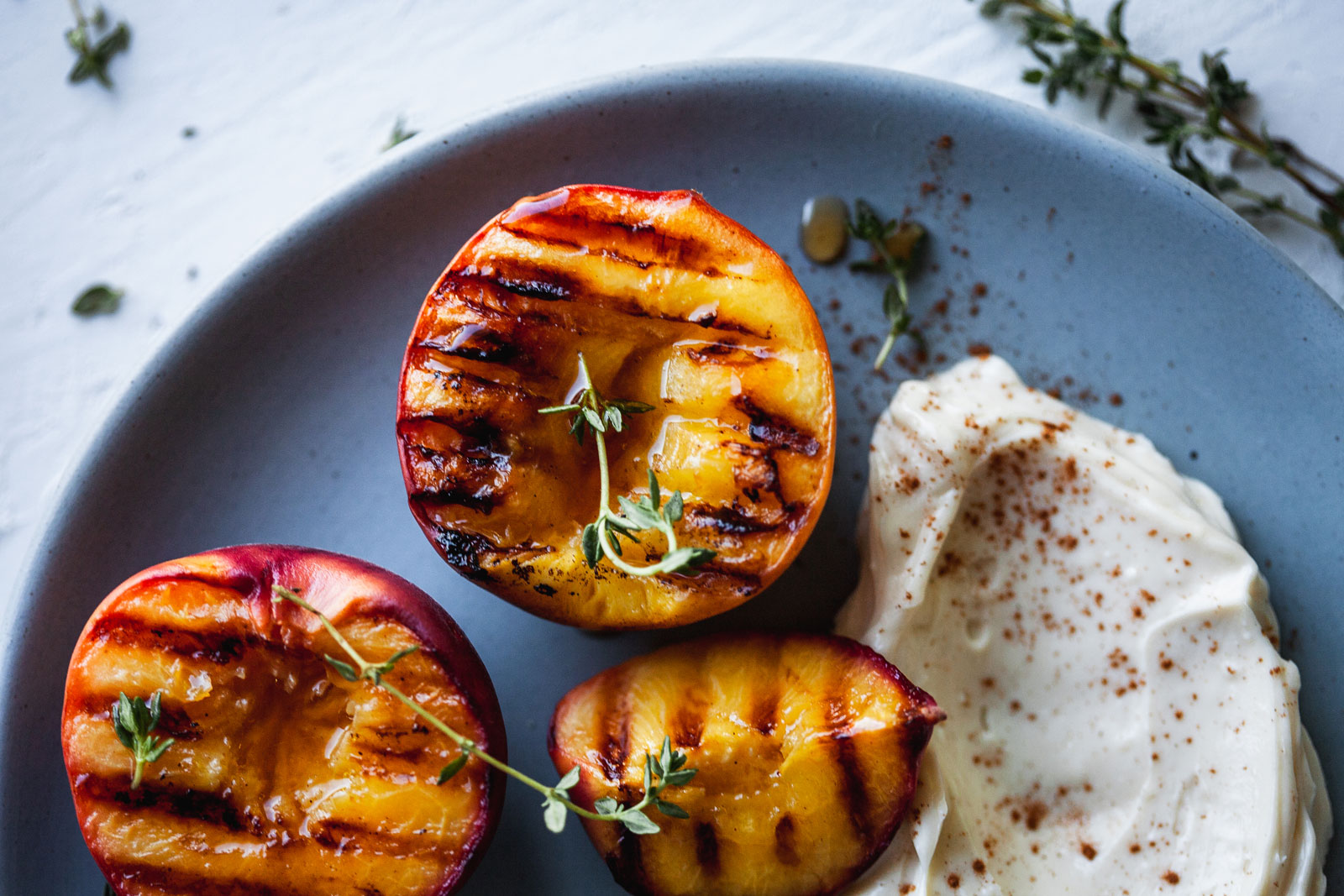 Grilled Peaches With Vanilla Maple Mascarpone