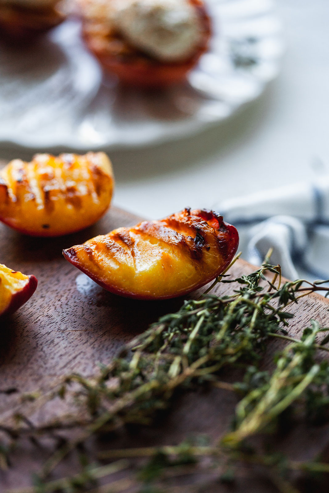 Grilled Peaches With Vanilla Maple Mascarpone