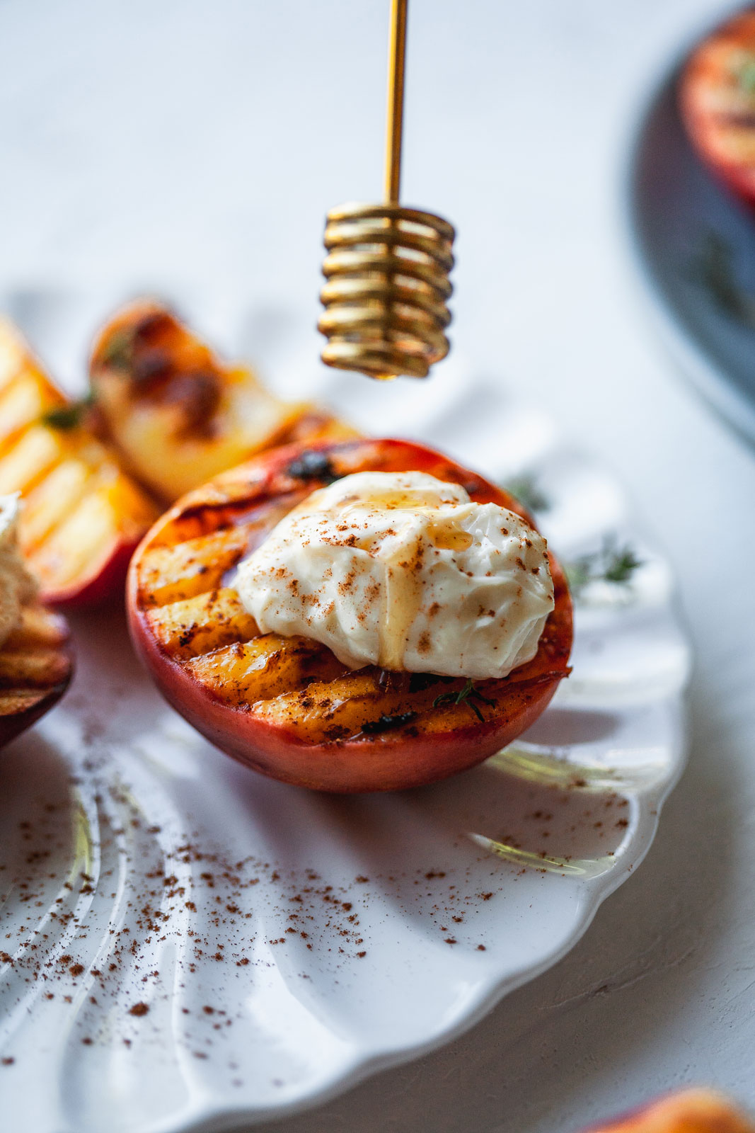 Grilled Peaches With Vanilla Maple Mascarpone