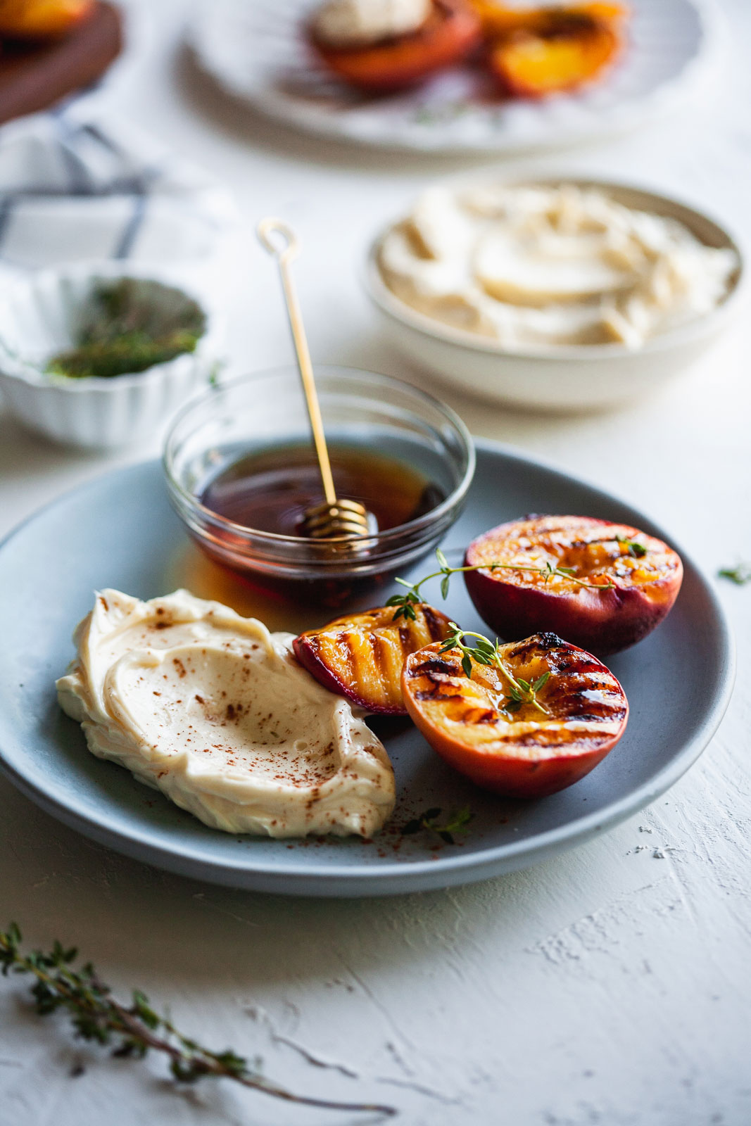 Grilled Peaches With Vanilla Maple Mascarpone