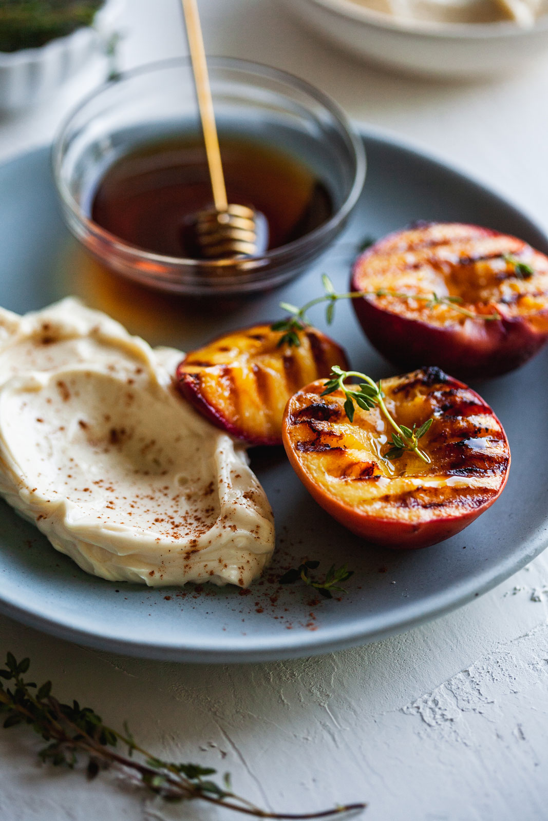 Grilled Peaches With Vanilla Maple Mascarpone