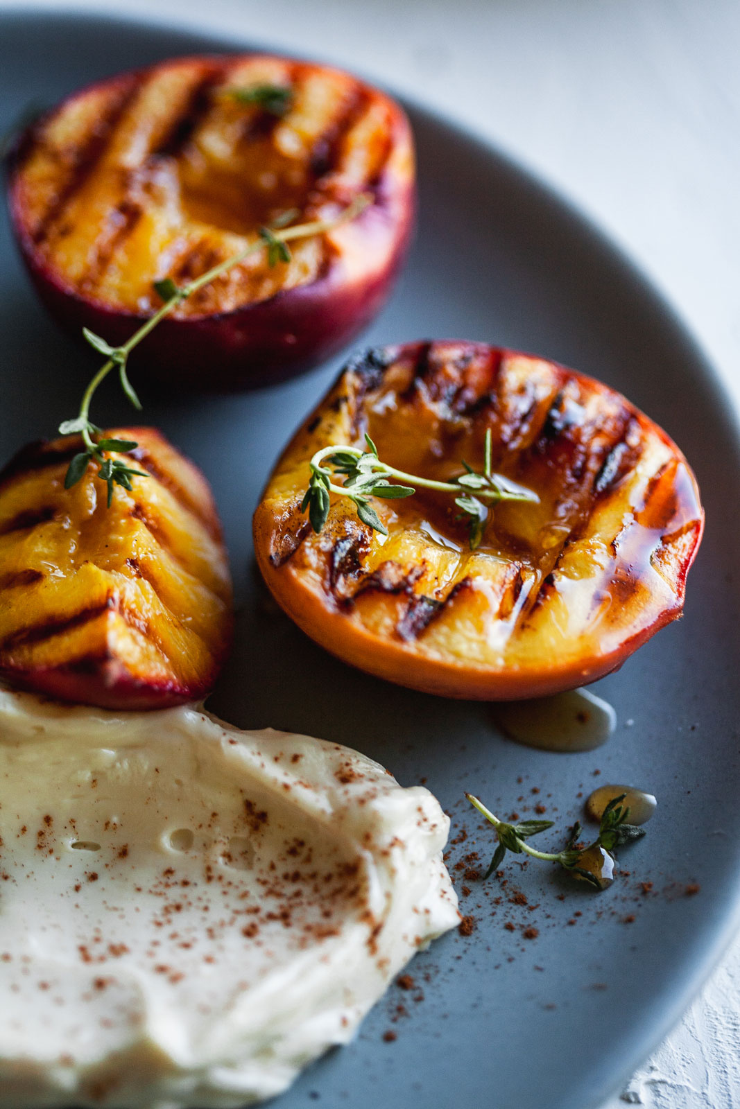 Grilled Peaches With Vanilla Maple Mascarpone