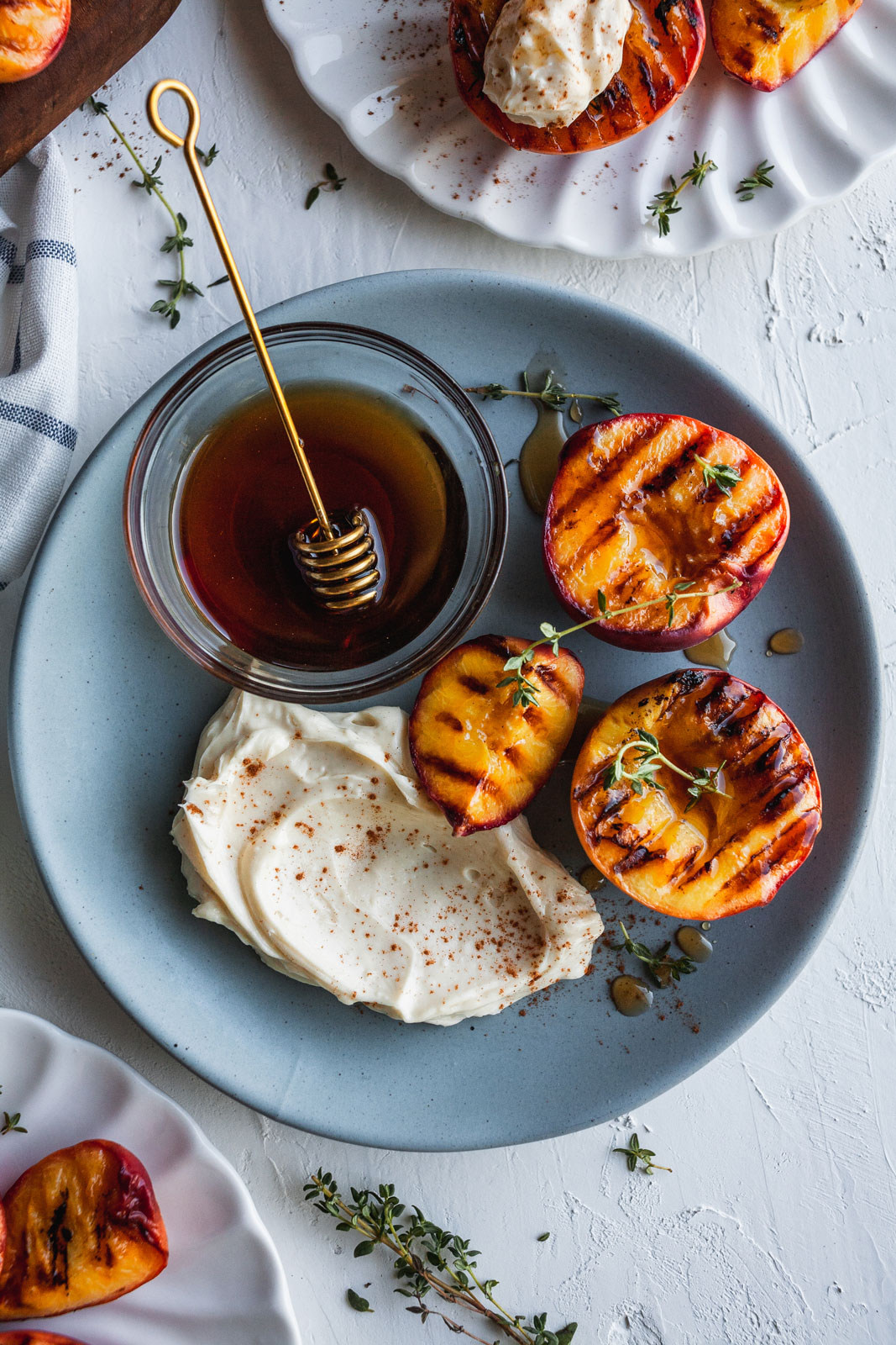 Grilled Peaches With Vanilla Maple Mascarpone