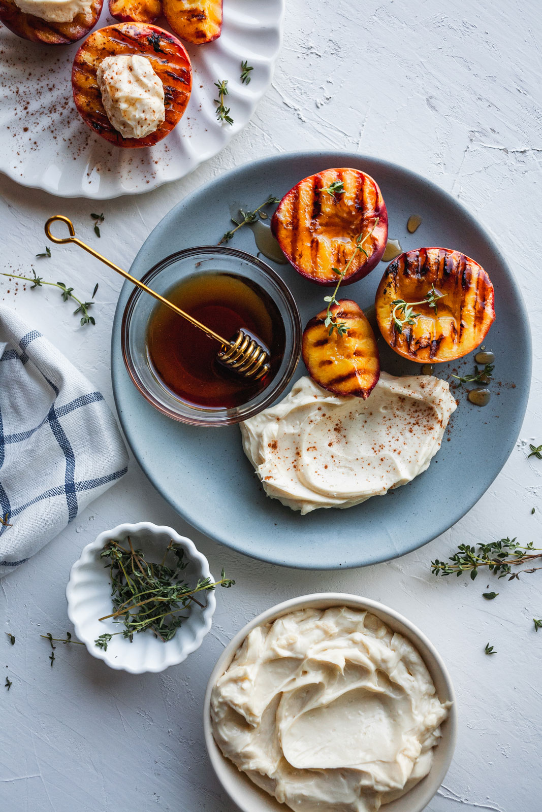 Grilled Peaches With Vanilla Maple Mascarpone