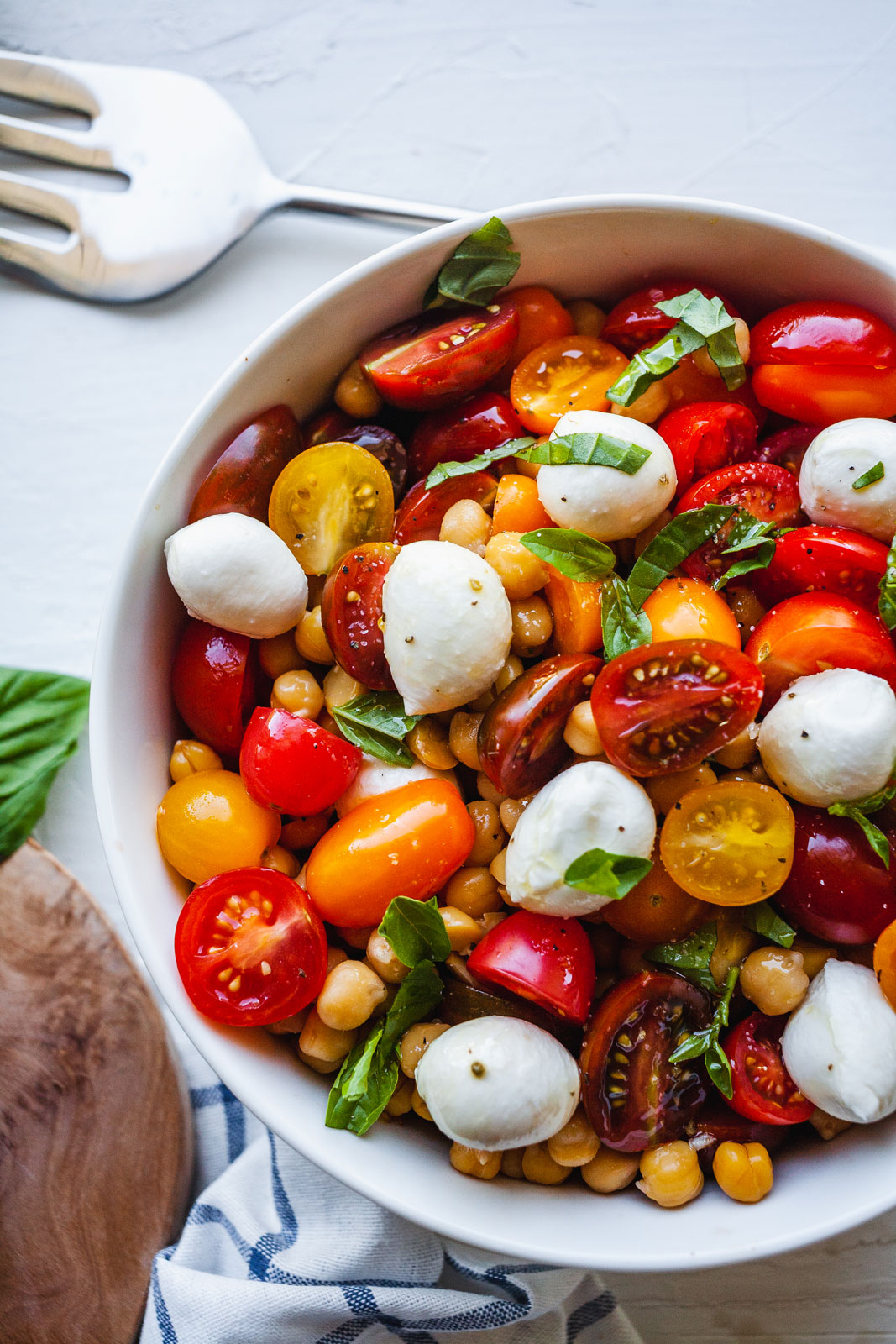 Easy Chickpea Caprese Salad