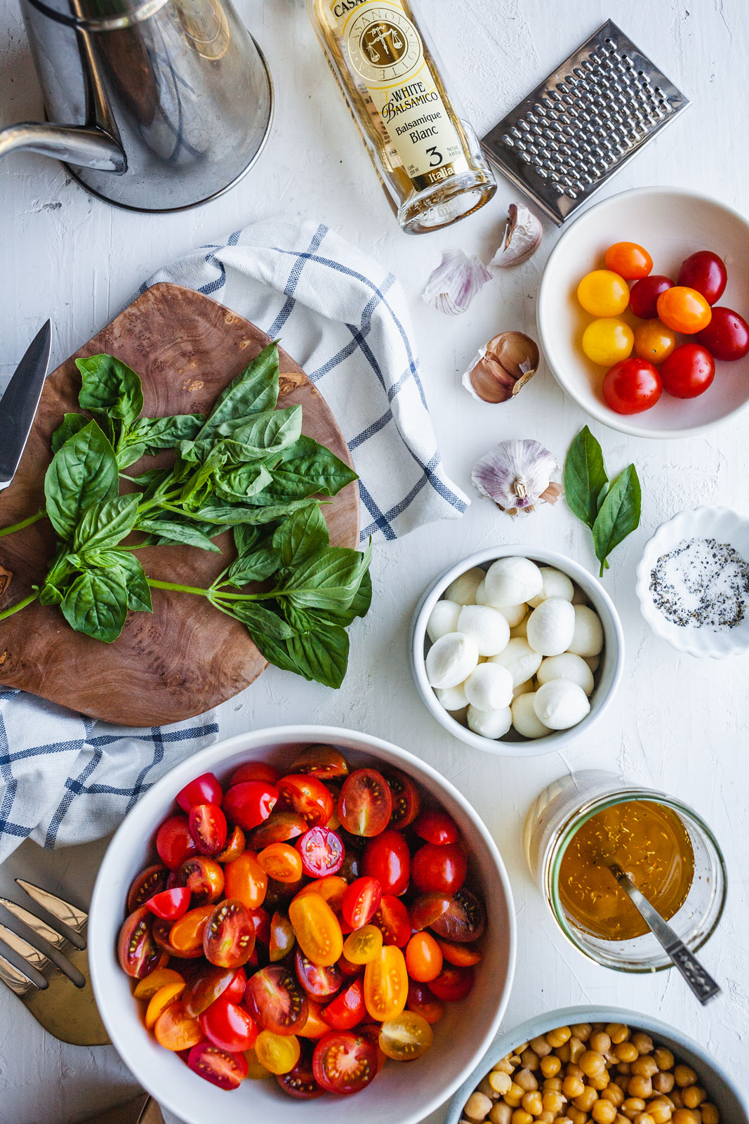 Easy Chickpea Caprese Salad