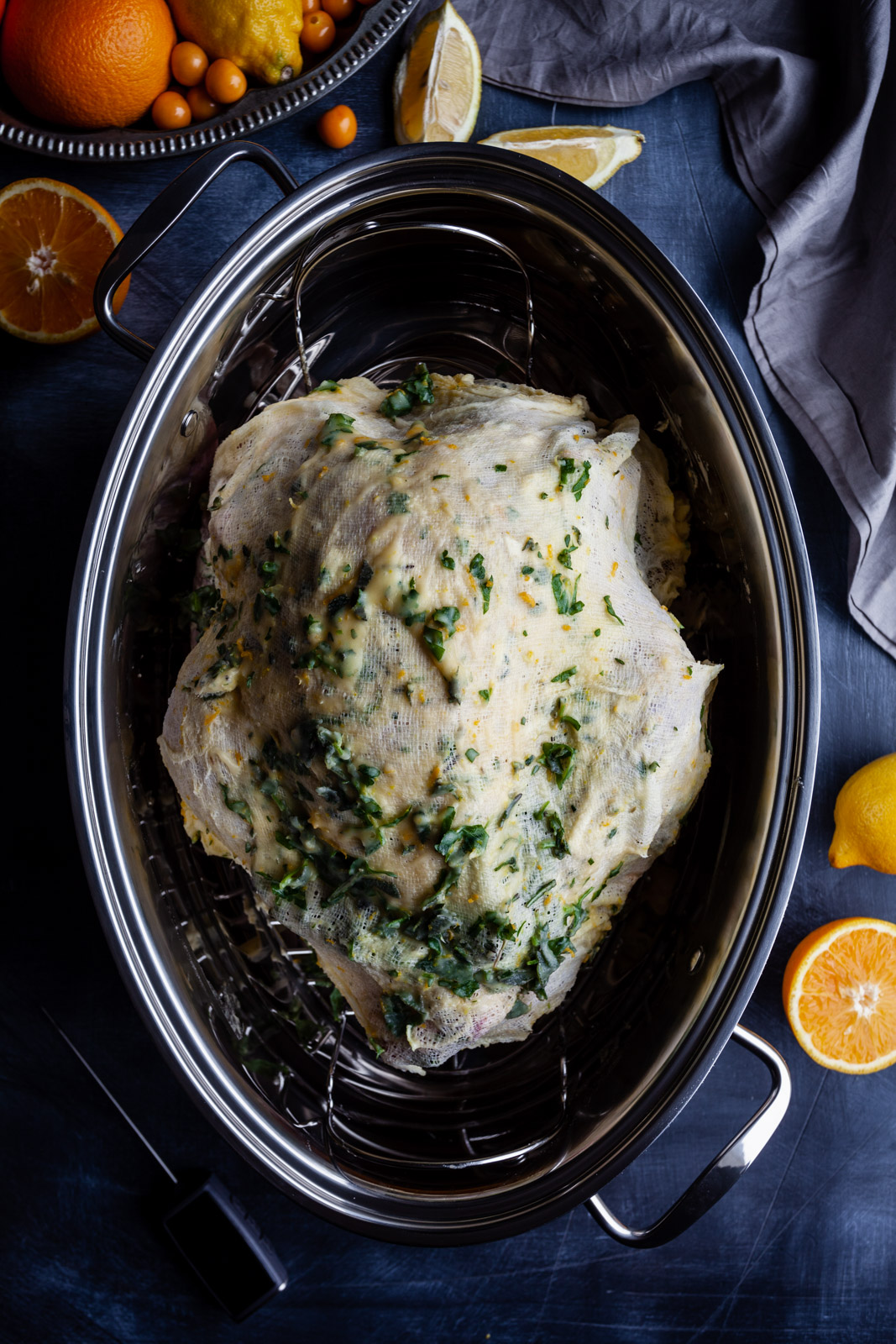 Roasting a turkey using cheesecloth