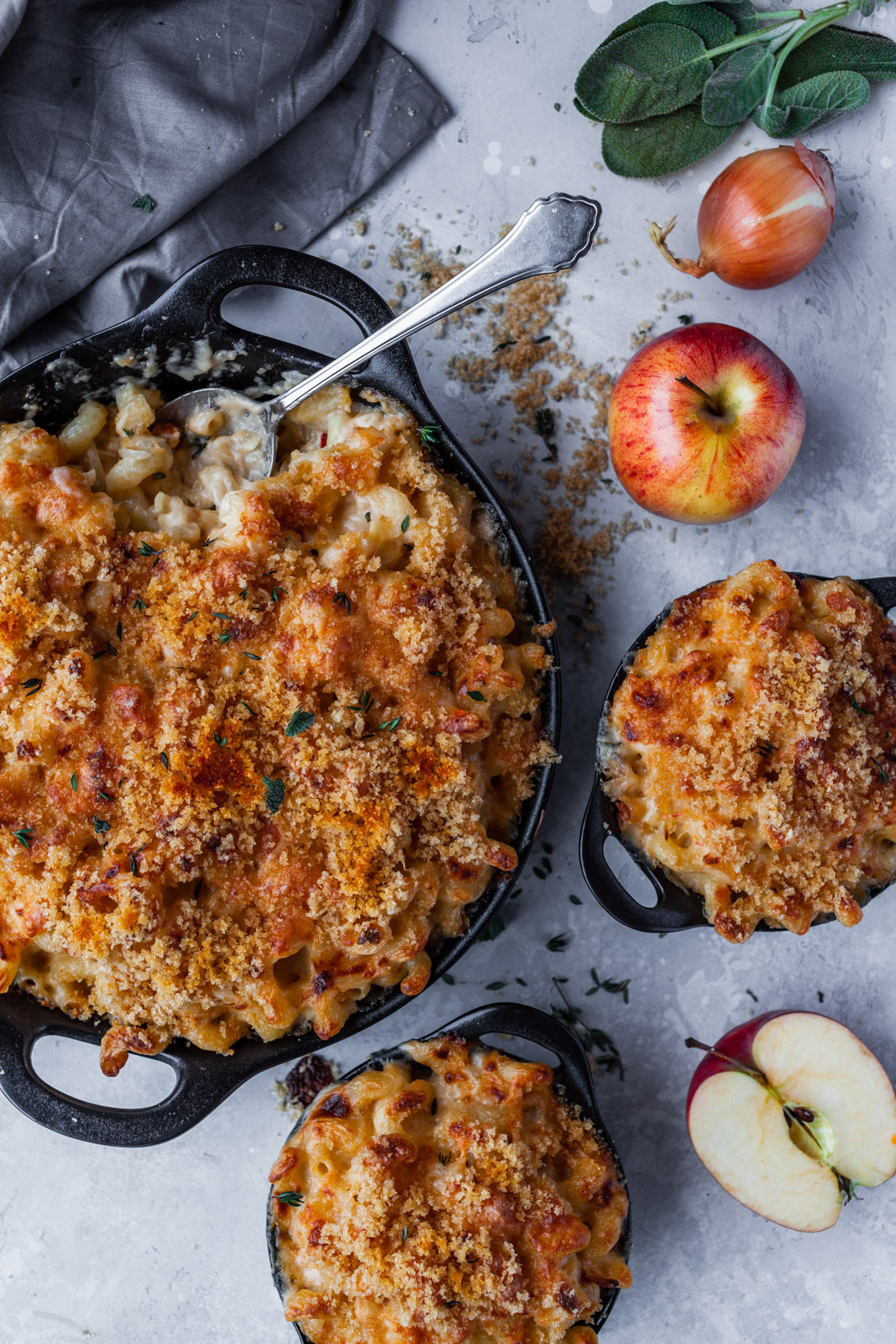 Caramelized Onion Apple Mac And Cheese