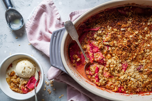 Warm Vanilla Rhubarb Crisp