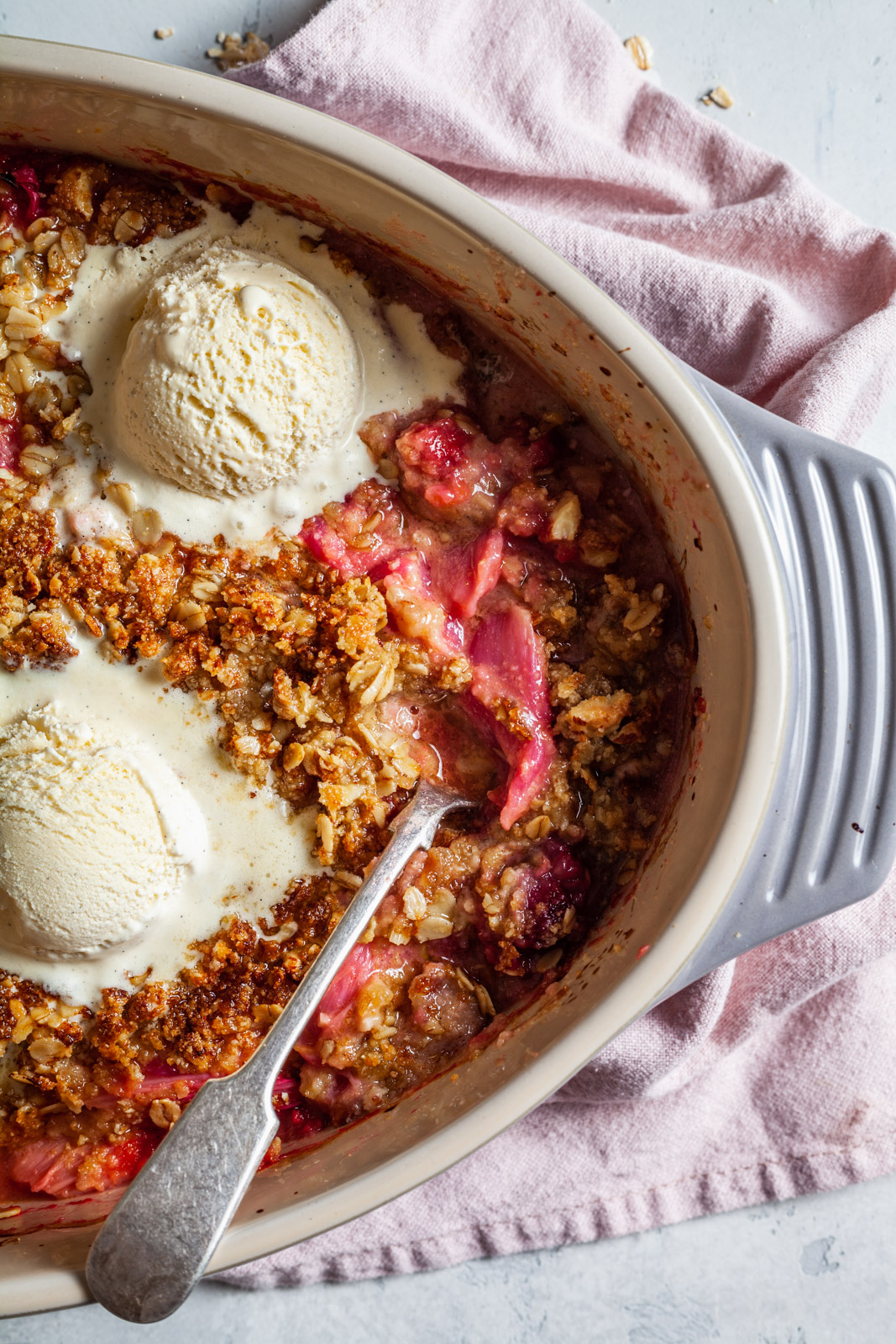 Warm Vanilla Rhubarb Crisp