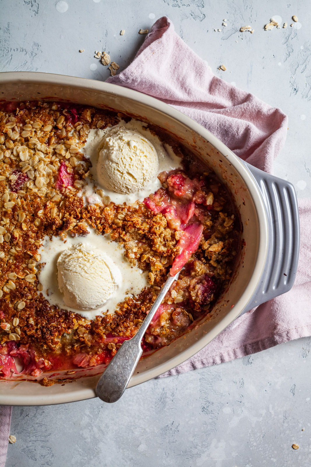 Warm Vanilla Rhubarb Crisp