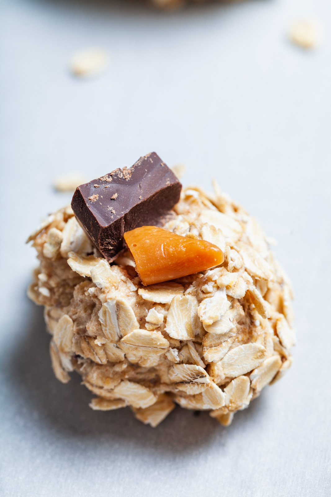 Chocolate Caramel Spelt Oatmeal Cookies