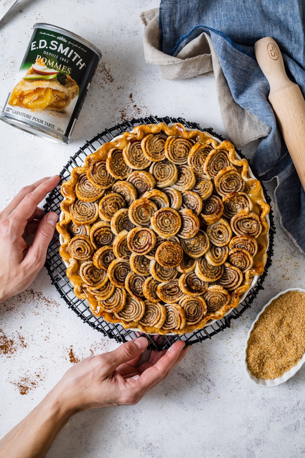 Cinnamon Roll Apple Pie