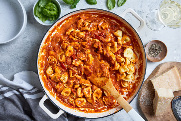 Easy Tortellini Amatriciana (Tortellini all'amatriciana)