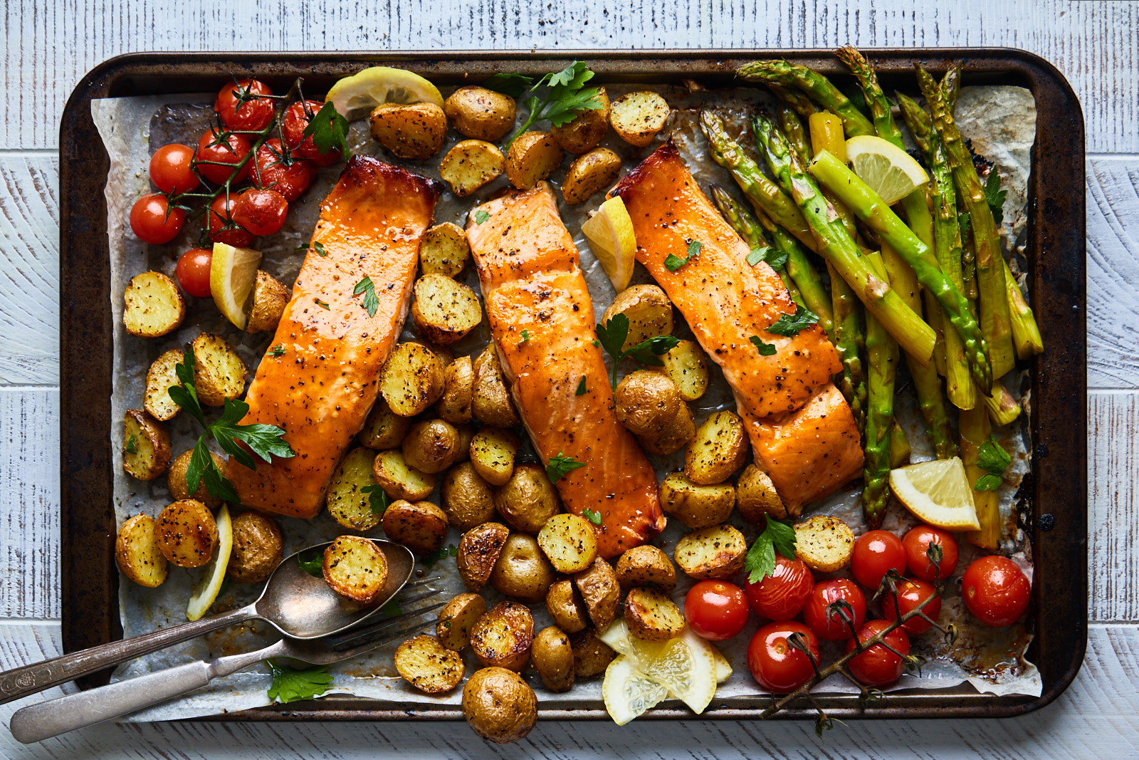 Sheetpan Salmon and Potatoes With Veggies