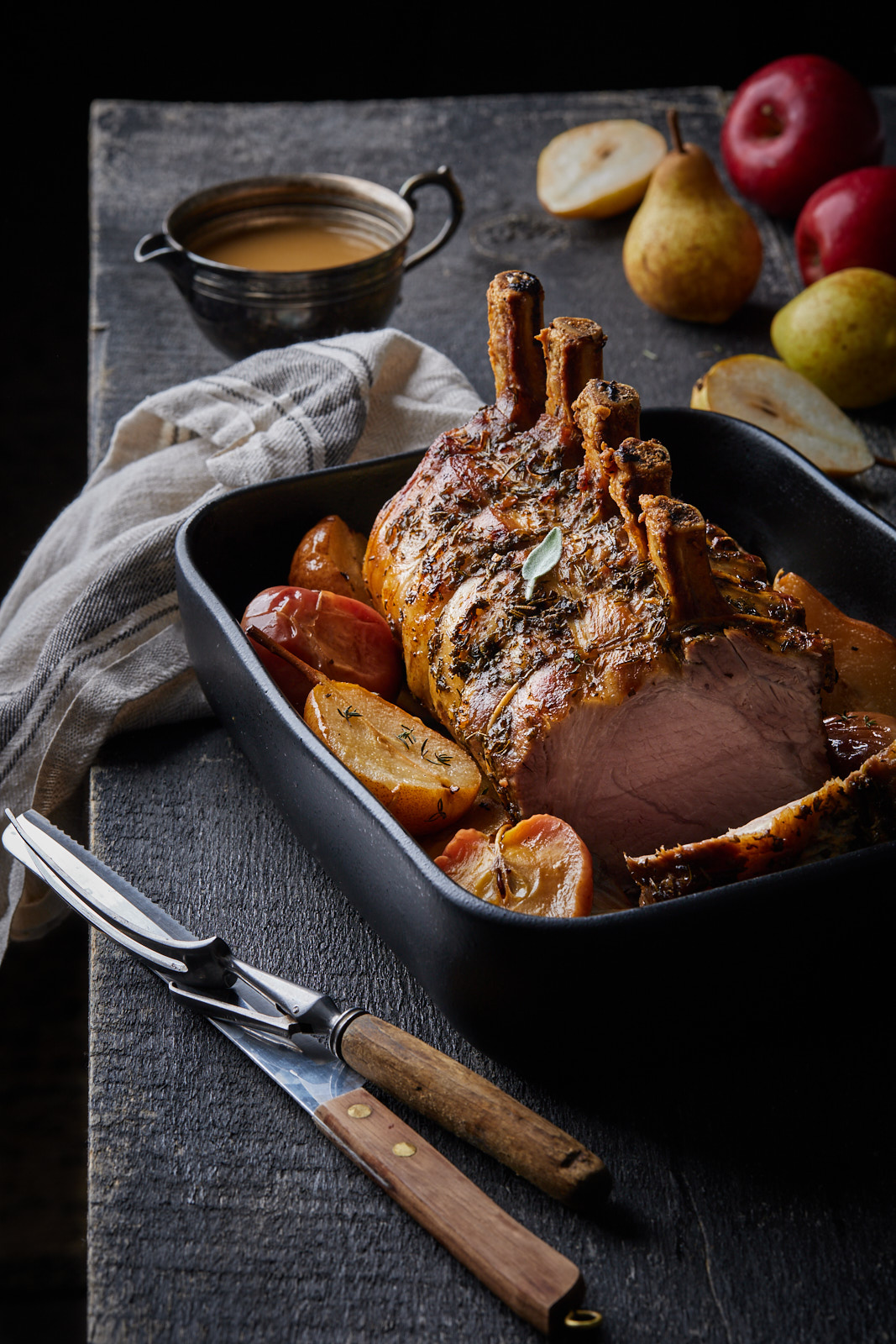 Pork roast with apples and pears 