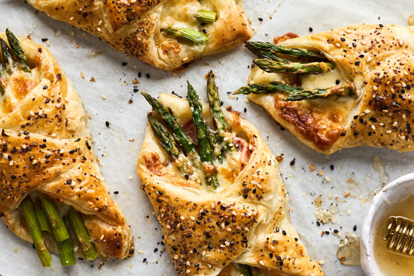 Asparagus Ham and Cheese Puff Pastry Bundles