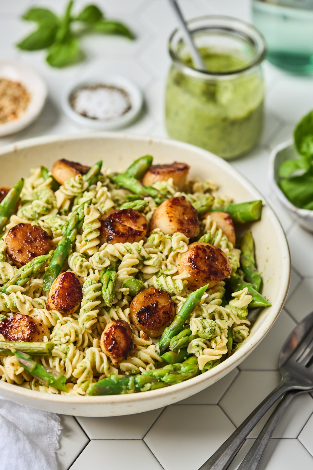 Pea Pesto Pasta With Seared Scallops