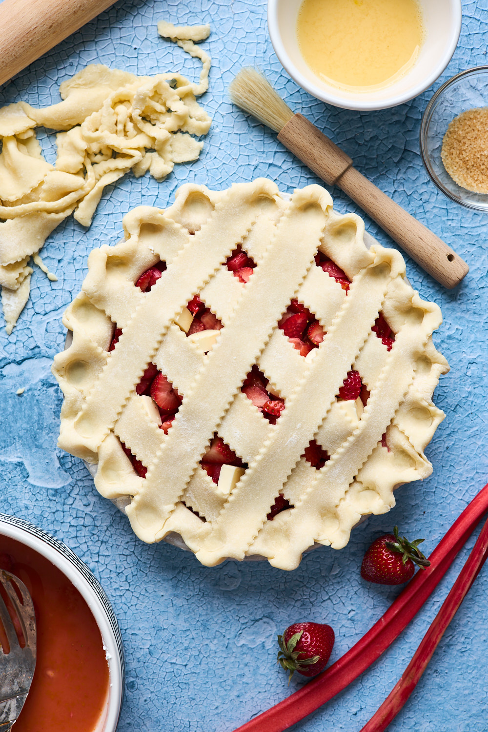 Easy Classic Strawberry Rhubarb Pie