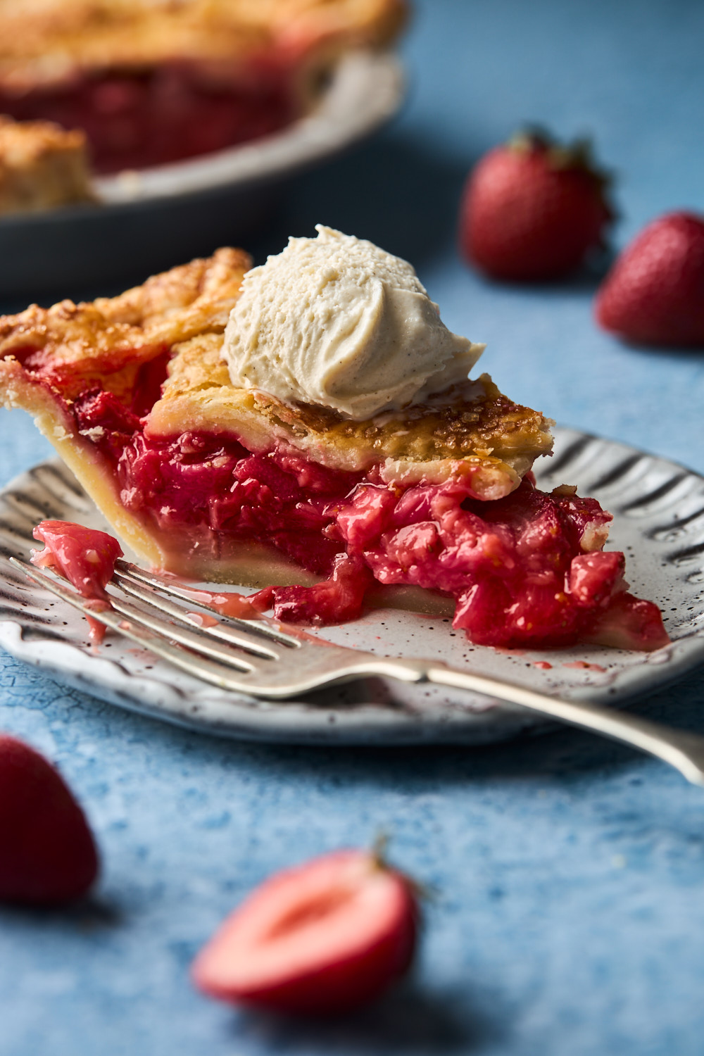 Easy Classic Strawberry Rhubarb Pie