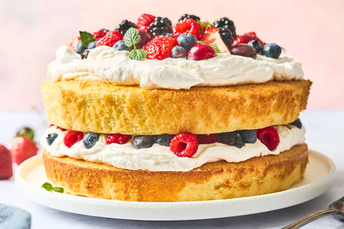 Vanilla Sponge Cake Recipe With Berries and Cream