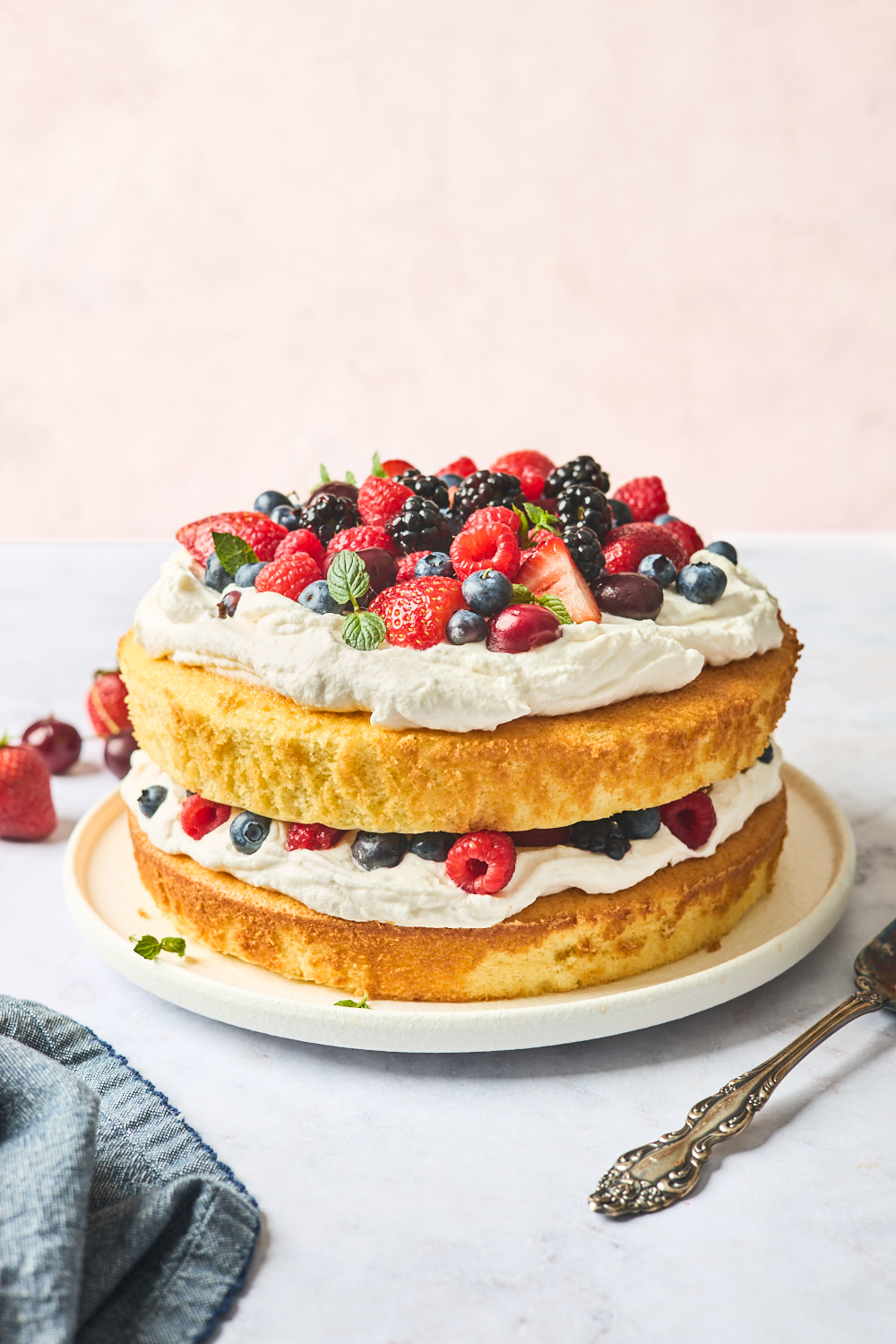 Vanilla Sponge Cake Recipe With Berries and Cream