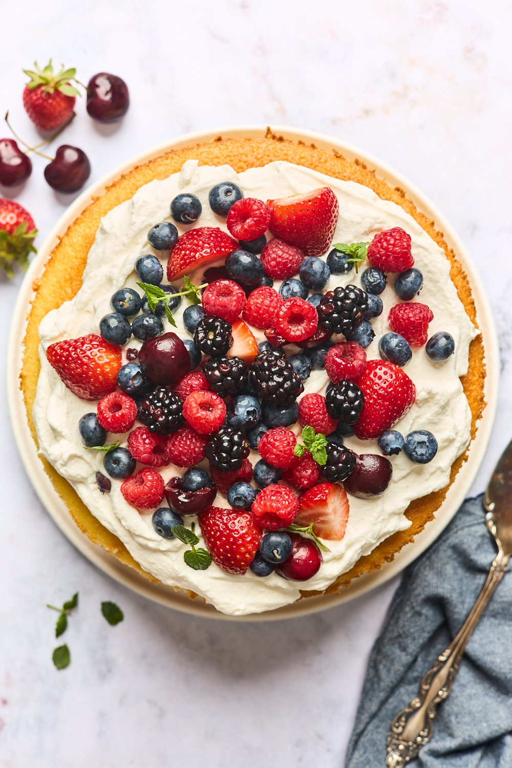 Vanilla Sponge Cake Recipe With Berries and Cream