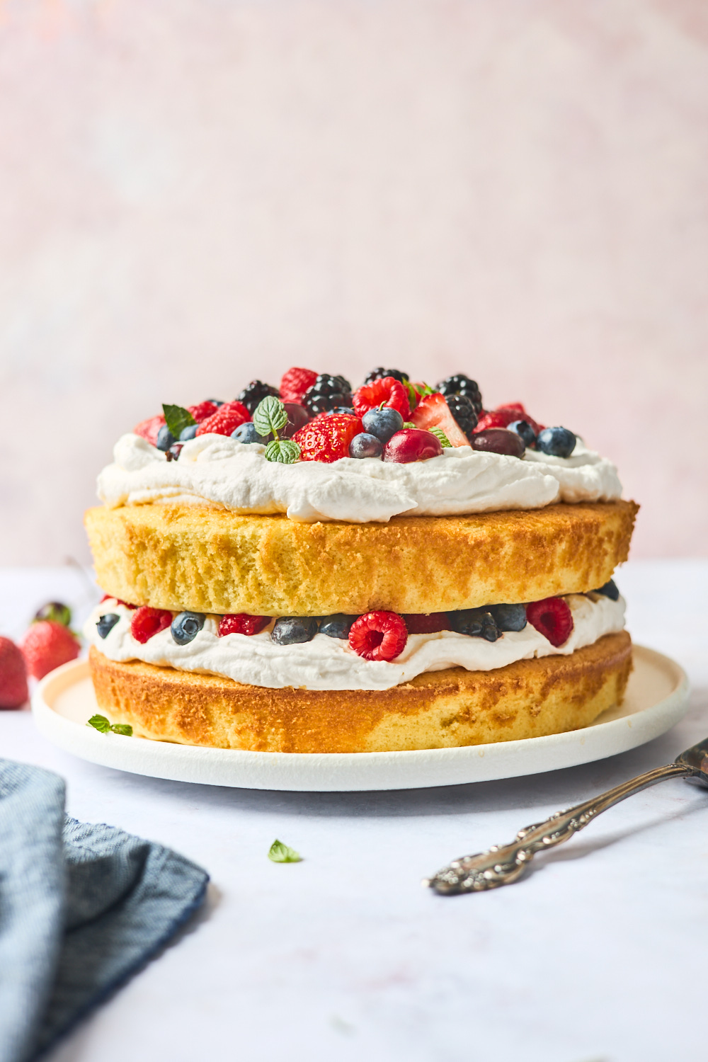 Vanilla Sponge Cake Recipe With Berries and Cream