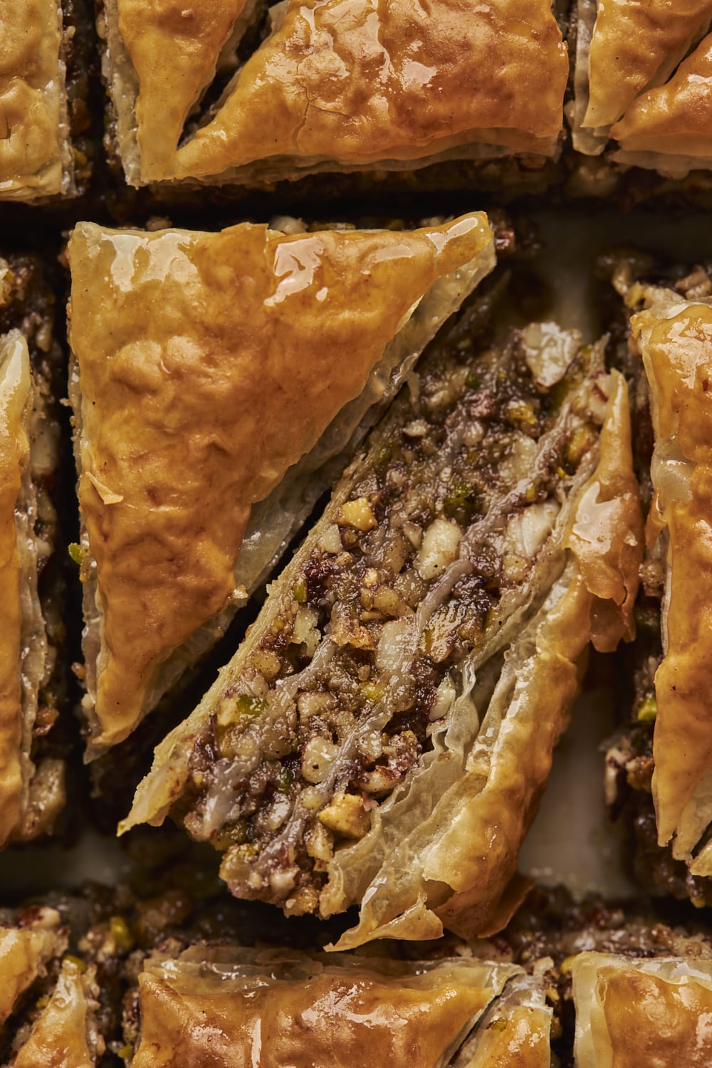 https://www.oliveandmango.com/images/uploads/2022_12_08_easy_greek_baklava_9.jpg