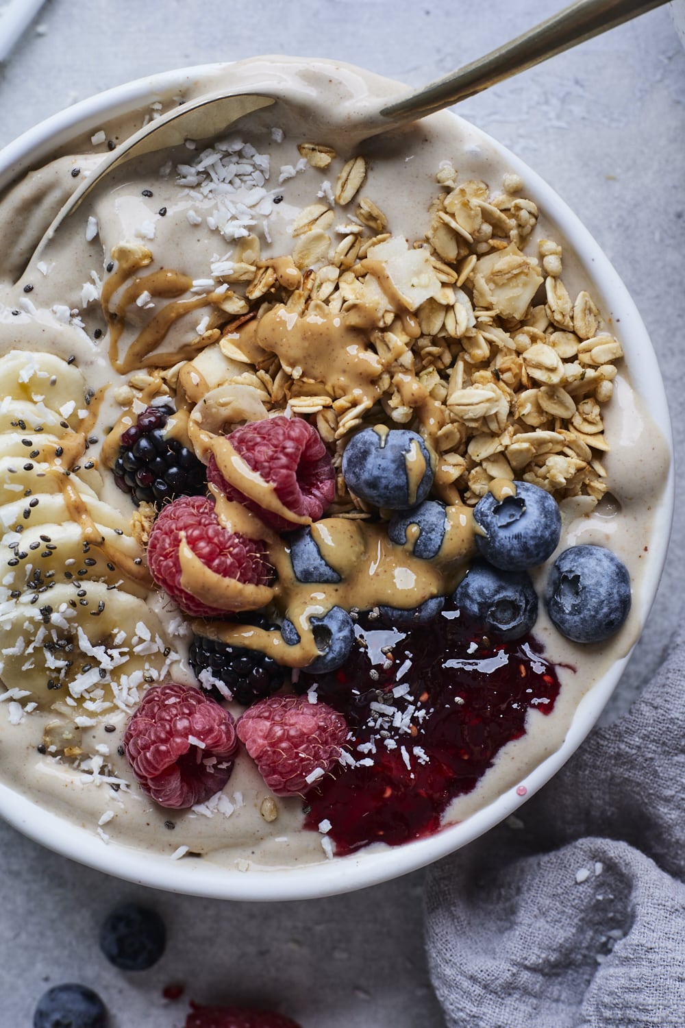 Creamy Peanut Butter Banana Smoothie Bowl