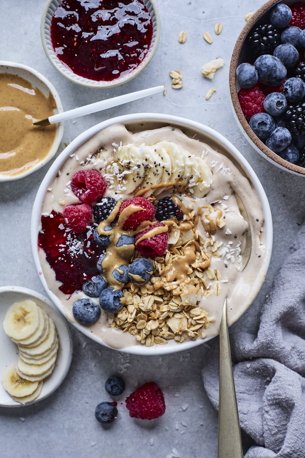 Creamy Peanut Butter Banana Smoothie Bowl