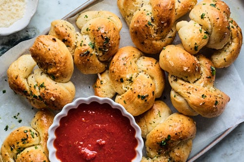 Easy Homemade Garlic Knots