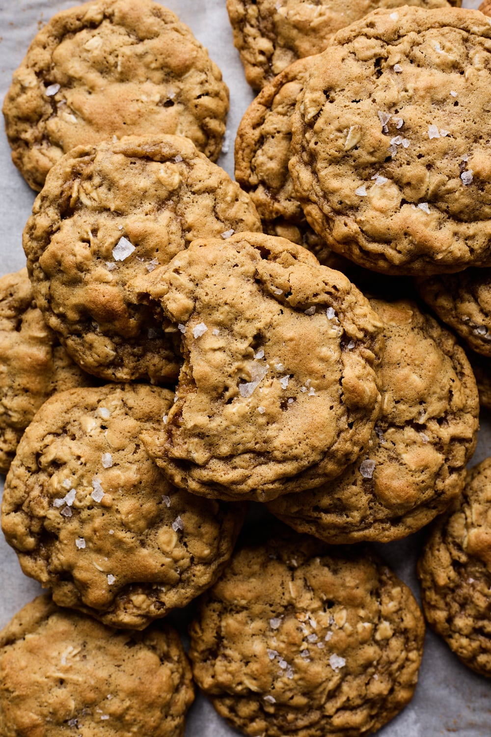 Soft and Chewy Oatmeal Cookies