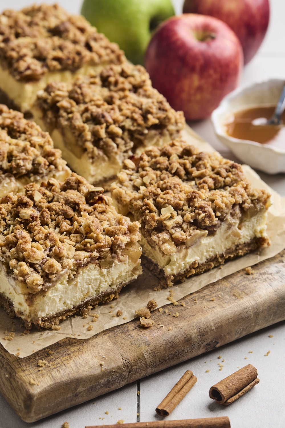 Apple Crumble Cheesecake Bars