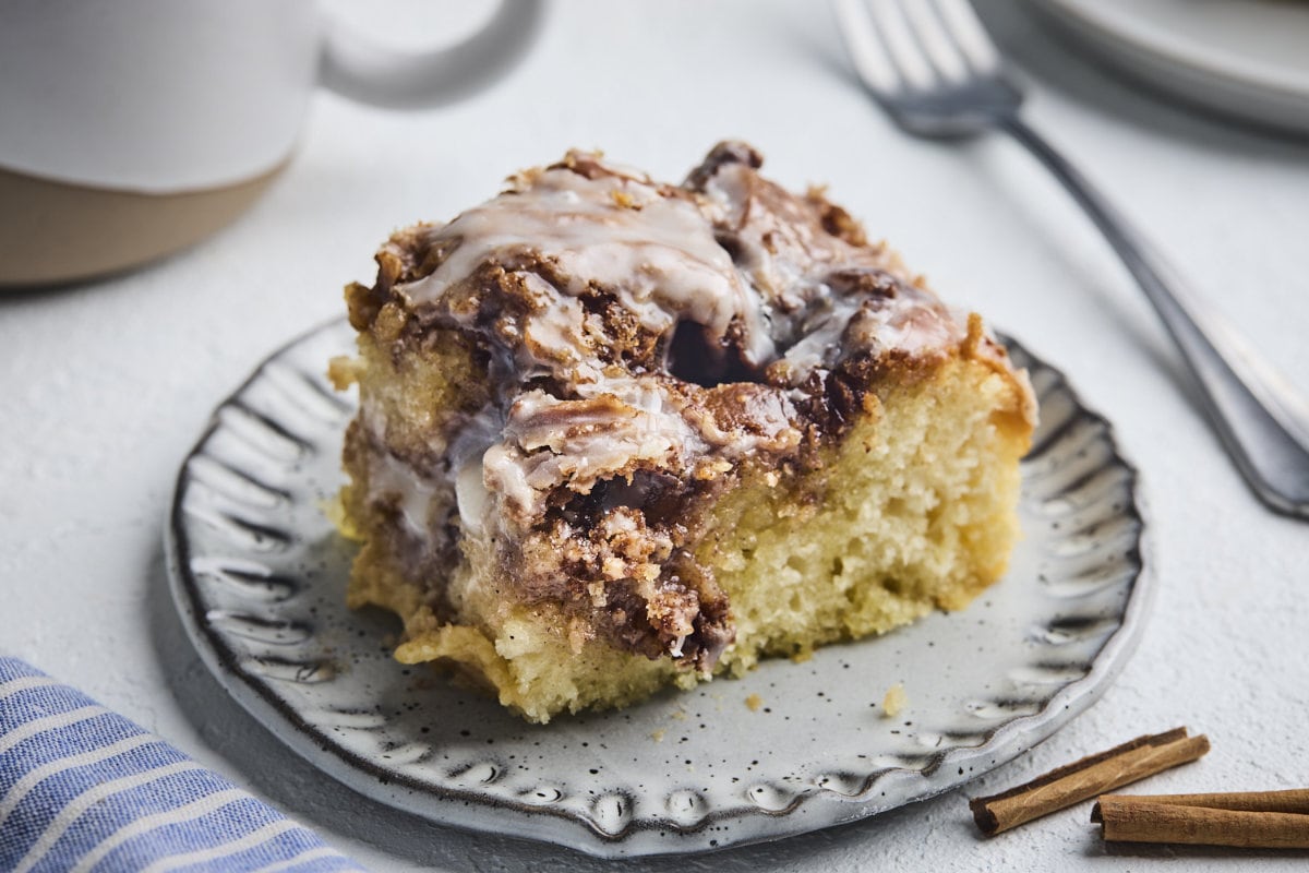 Easy Cinnamon Roll Cake