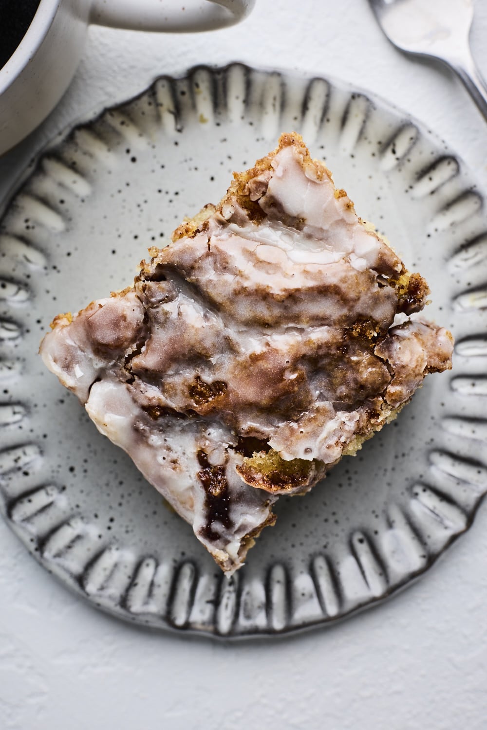 Easy Cinnamon Roll Cake