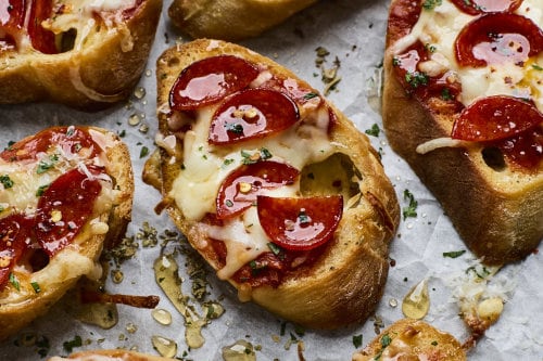 Easy Pepperoni Pizza Crostini