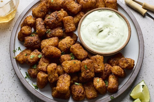 Seasoned Tater Tots With Sour Cream Chile Dip